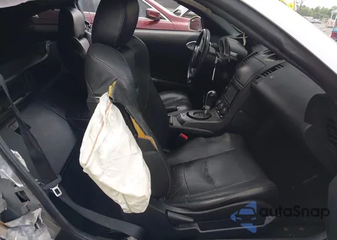 2005 Nissan 350Z Touring z USA, uszkodzony, nr VIN JN1AZ34E25M651571